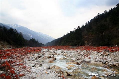 紅色石頭|四川有一條滿是紅色石頭的河流 景色是世界獨一無二。